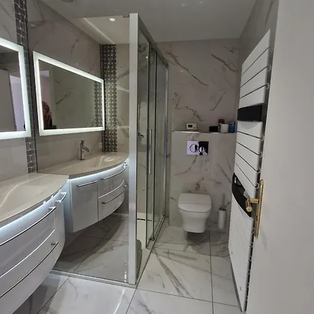 3 Pieces Climatise Avec Piscine Et Acces - Fr-1-780-53 Apartment *