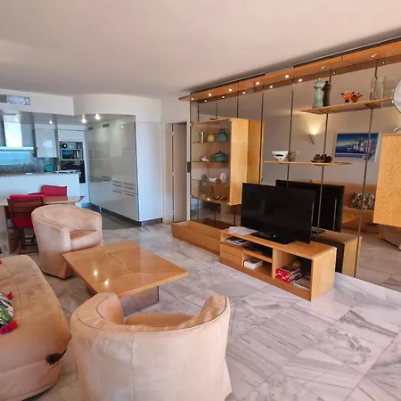 3 Pièces Climatisé Avec Piscine Et Accès - Fr-1-780-53 * Sainte-Maxime